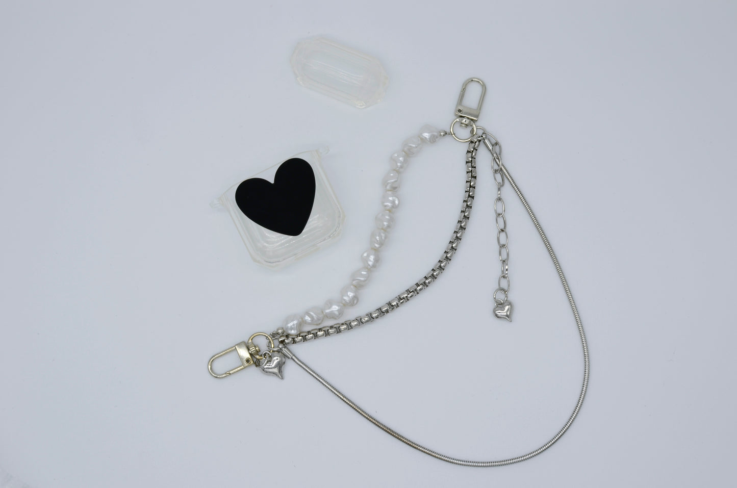 Protector para Airpods transparente con corazón y correa