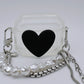 Protector para Airpods transparente con corazón y correa