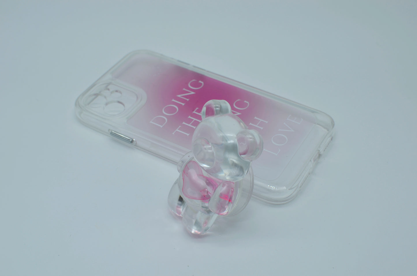 Funda protectora para iPhone con soporte para celular de oso con corazón