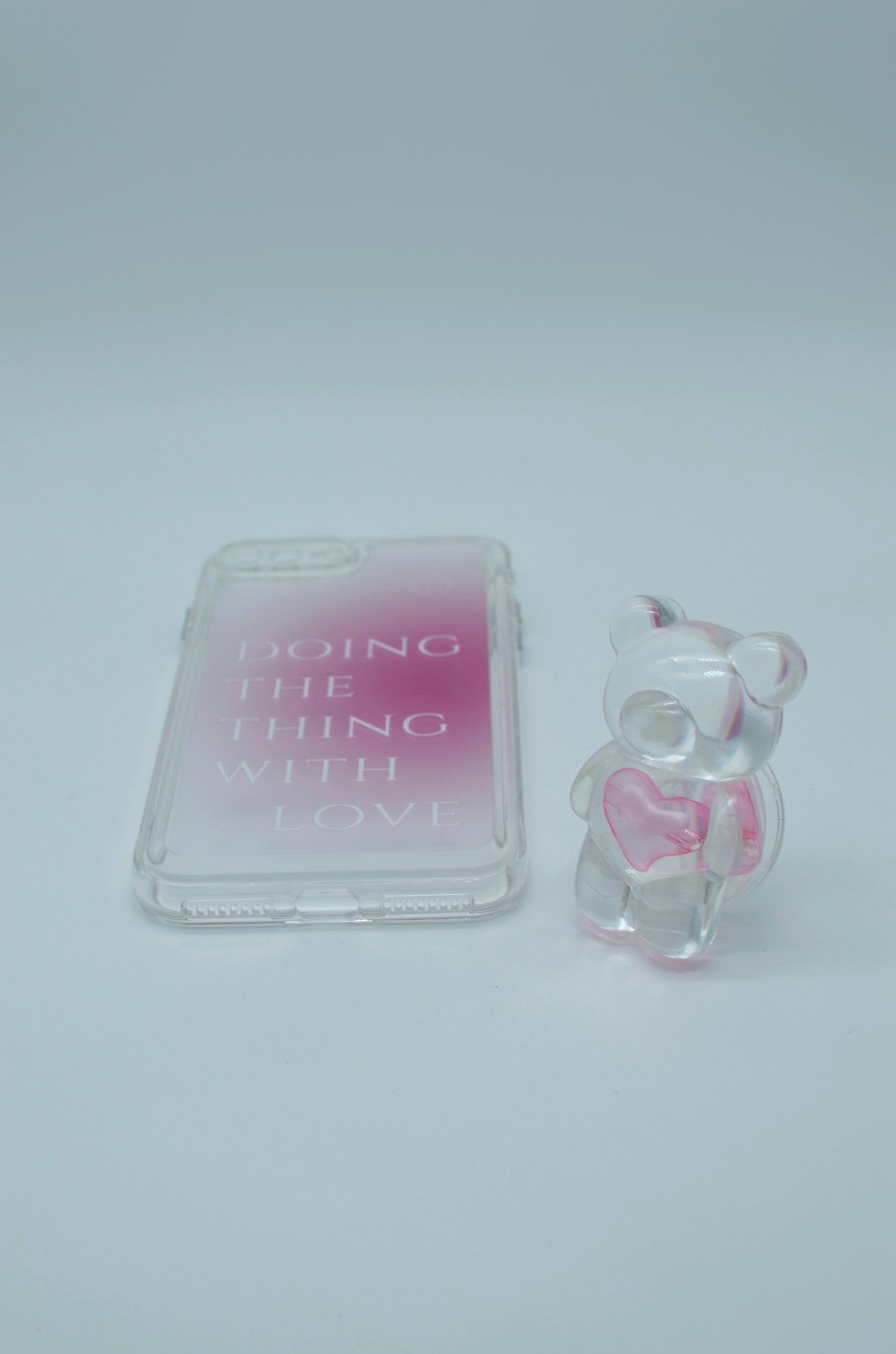 Funda protectora para iPhone con soporte para celular de oso con corazón